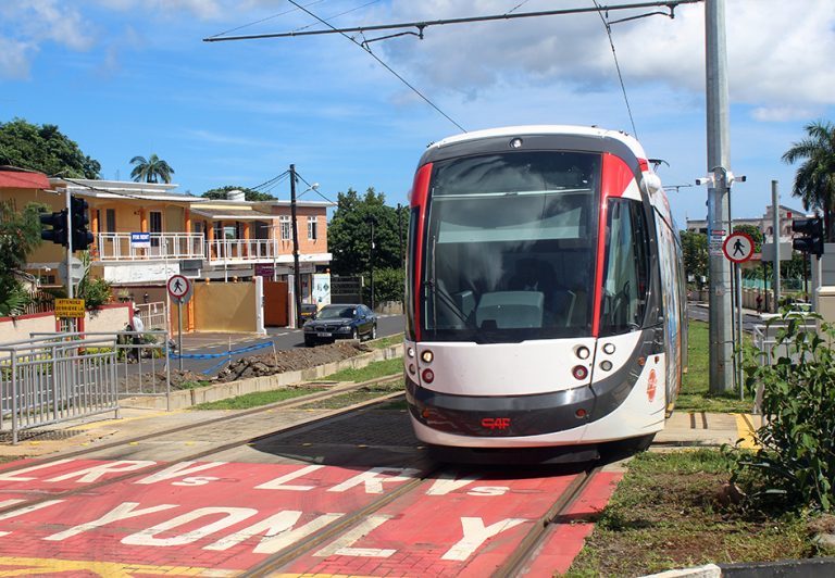 Mauritius Metro On track to Quatres Bornes The International Light